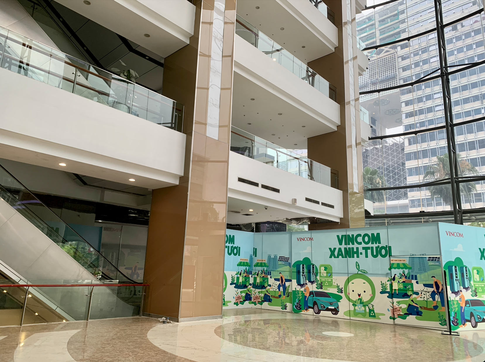 Một TTTM tại Hà Nội bỗng vắng tanh cả 5 tầng, hàng quán dọn đi hết: Sự thật là gì?- Ảnh 4.