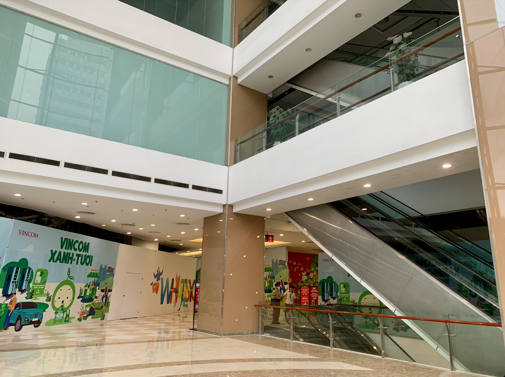 Một TTTM tại Hà Nội bỗng vắng tanh cả 5 tầng, hàng quán dọn đi hết: Sự thật là gì?- Ảnh 5.