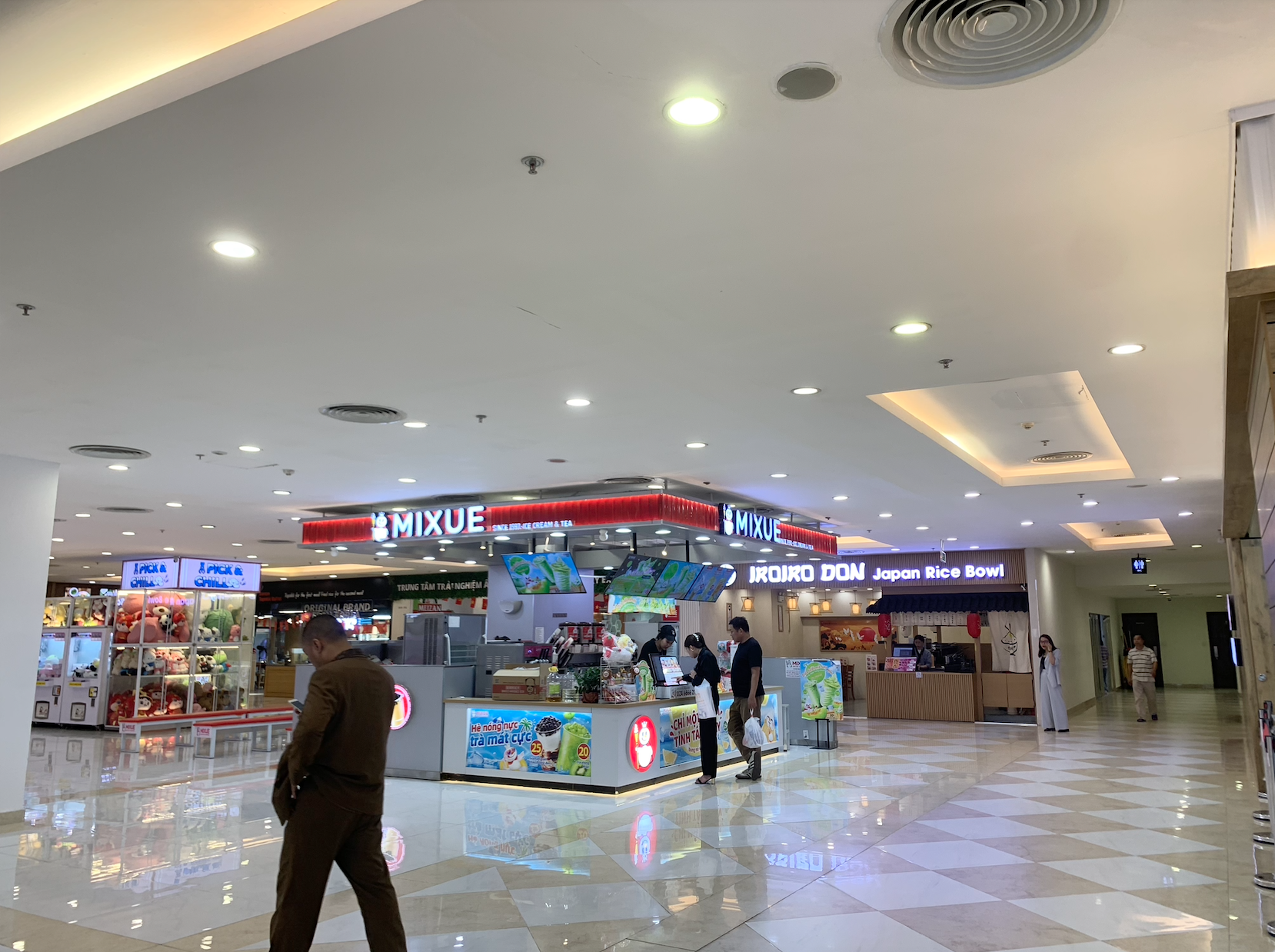 Một TTTM tại Hà Nội bỗng vắng tanh cả 5 tầng, hàng quán dọn đi hết: Sự thật là gì?- Ảnh 15.