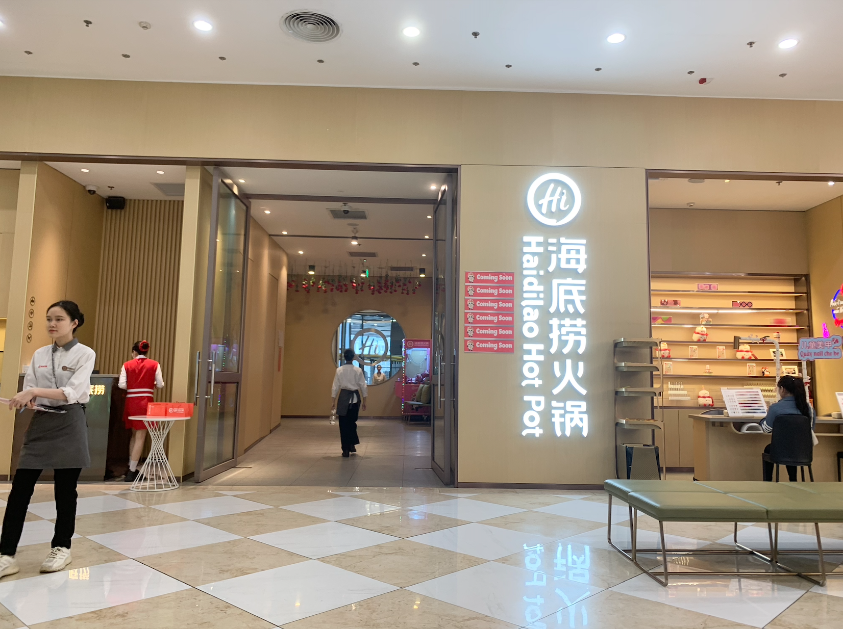 Một TTTM tại Hà Nội bỗng vắng tanh cả 5 tầng, hàng quán dọn đi hết: Sự thật là gì?- Ảnh 19.