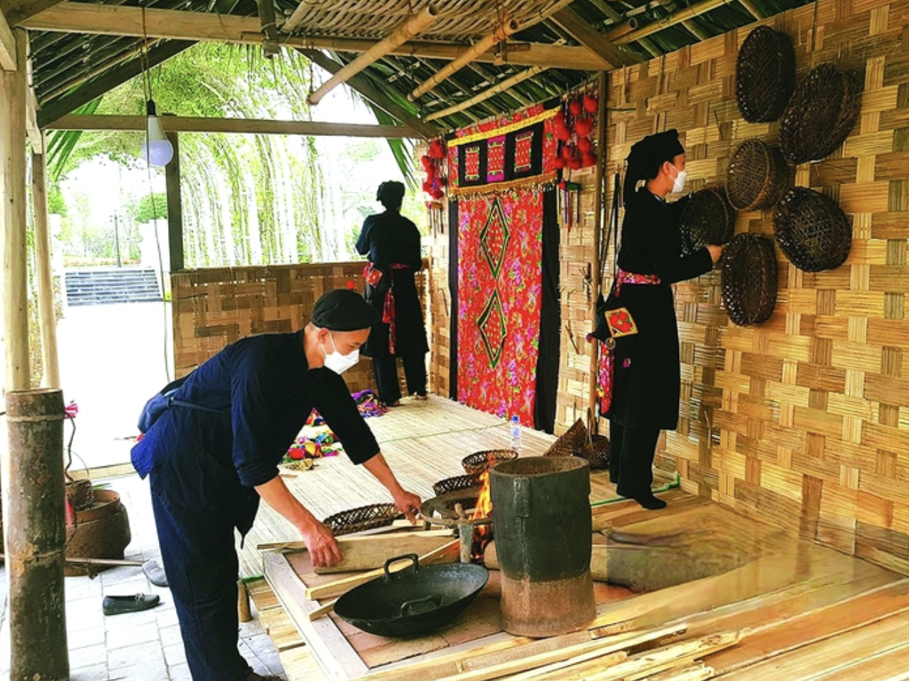 Ngôi làng kỳ lạ nhất miền Bắc: 200 người "ăn chung nồi, tiền chung túi", khách muốn vào phải rửa tay bằng nước "giếng thần"- Ảnh 4.