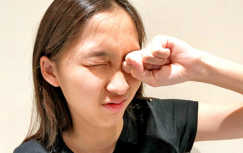 Tự kiểm tra mắt ngay! Nếu có một trong 4 đặc điểm này, chỉ sợ máu đã “ngập đường”- Ảnh 1.