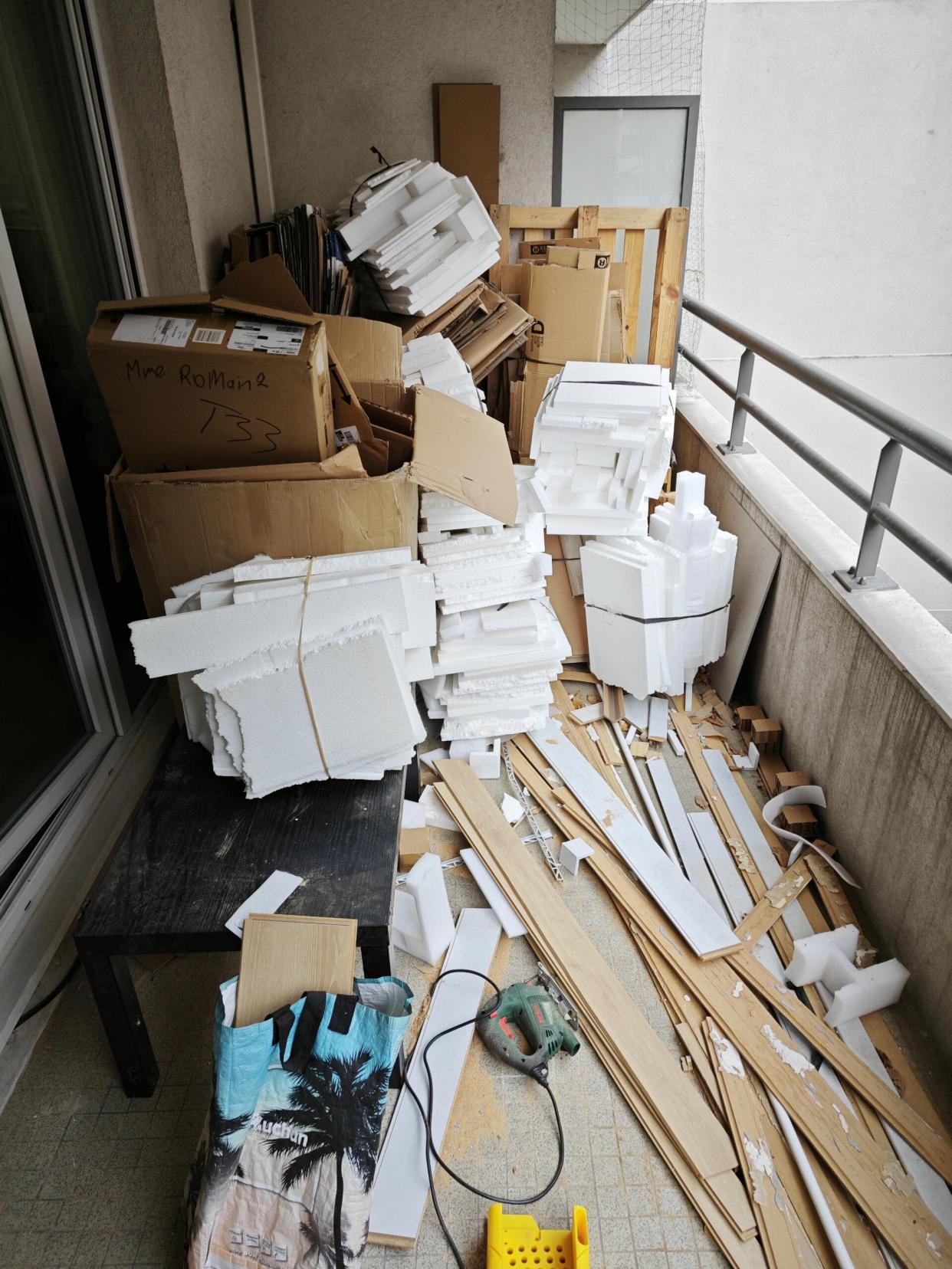 Đặt 4 thứ này ở ban công khác nào "đuổi khéo" Thần Tài, bảo sao làm mãi chẳng giàu lên - Ảnh 2.