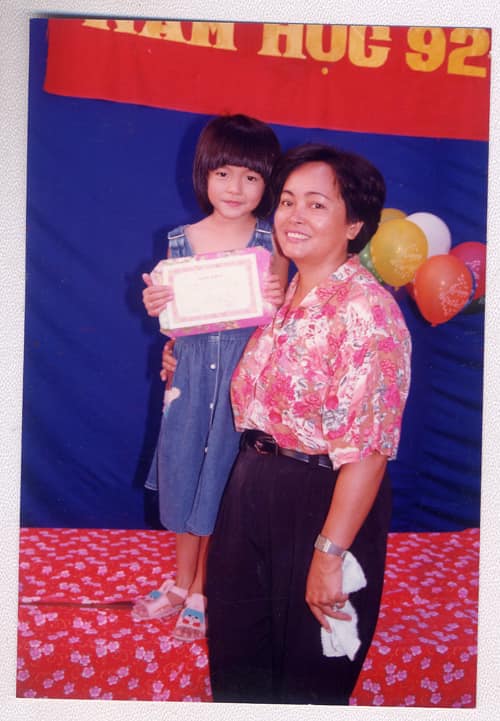 Bé gái trong bức ảnh gây sốt: Là sao Việt đình đám, học giỏi nhưng qua 3 trường mới tốt nghiệp cấp 3, giờ làm dâu hào môn- Ảnh 1.