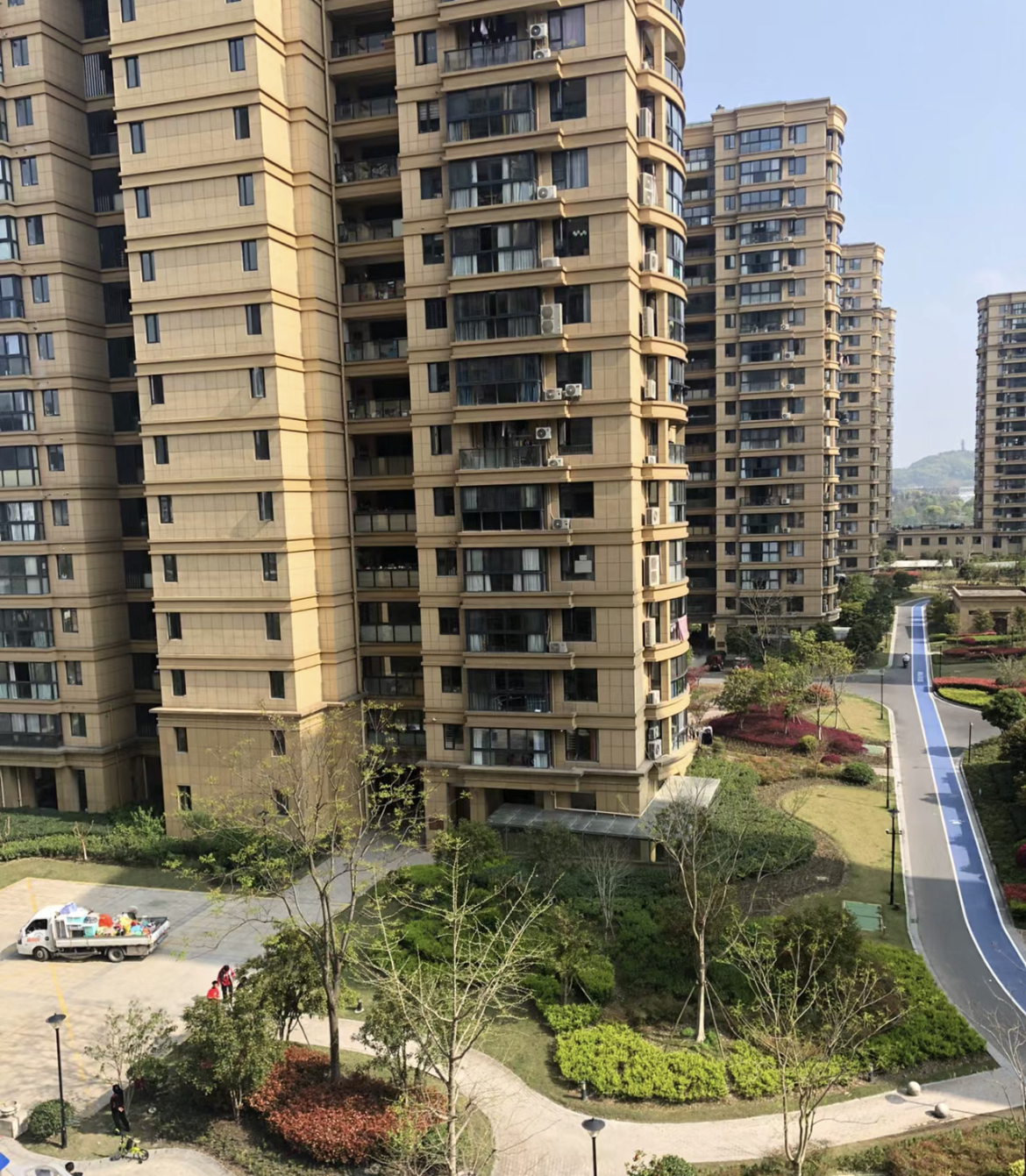 Bán nhà chung cư tầng 15 chuyển xuống tầng 1, tôi thở phào: Thoát cảnh bí bách, giờ ngày nào cũng hít thở không khí trong lành- Ảnh 1.