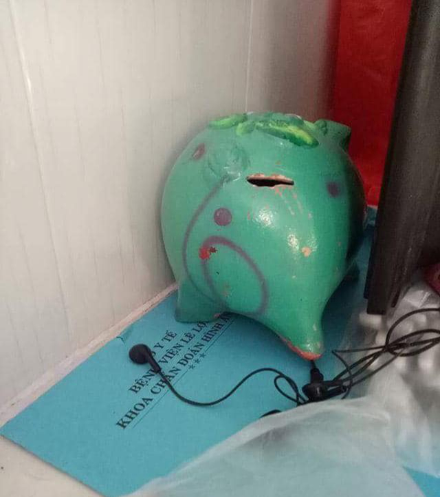 Bức ảnh "con heo còi" của vợ chồng Hà Nội gây sốt: Muốn tiết kiệm 500k/tháng cho con nhưng 2 năm rồi chưa làm được...- Ảnh 1.