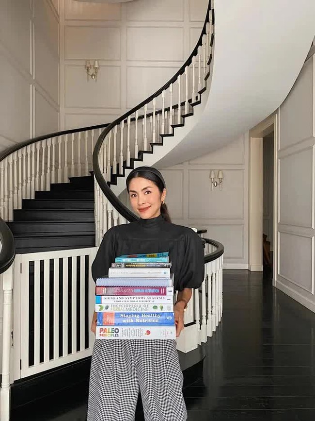 Bé gái trong bức ảnh gây sốt: Là sao Việt đình đám, học giỏi nhưng qua 3 trường mới tốt nghiệp cấp 3, giờ làm dâu hào môn- Ảnh 2.