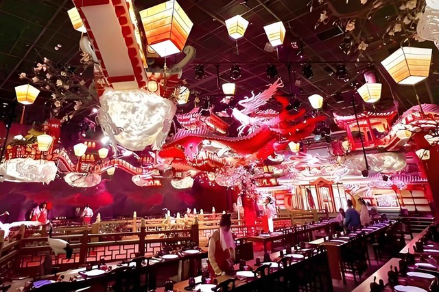 Khách Việt ấn tượng với trải nghiệm ở quán lẩu Trung Quốc, nhận xét: "Vua chúa cũng chỉ đến thế là cùng!"- Ảnh 6.