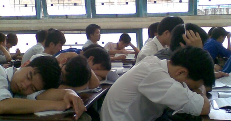 Cô giáo mỉa mai học sinh "đội sổ" trong buổi họp phụ huynh, người mẹ đáp gọn một câu khiến cả phòng chết lặng vì xấu hổ- Ảnh 2. Cô giáo mỉa mai học sinh "đội sổ" trong buổi họp phụ huynh, người mẹ đáp gọn một câu khiến cả phòng chết lặng vì xấu hổ- Ảnh 2.