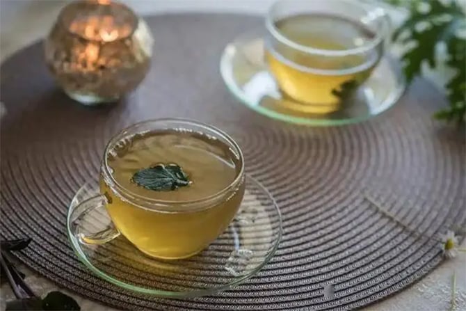 4 kiểu uống trà nên tránh đối với người ngoài 40 tuổi- Ảnh 1.