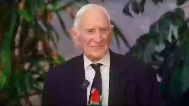 Giáo sư dinh dưỡng 101 tuổi chia sẻ 7 nguyên tắc sống lâu, khỏe mạnh, hơn 100 tuổi vẫn tự lái xe đi khắp thế giới- Ảnh 2.