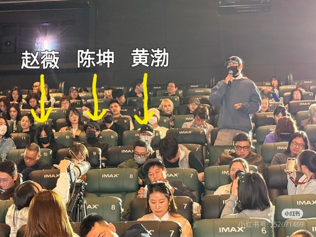 Động thái của Triệu Vy giữa tin chồng cũ bị Interpol truy nã đỏ- Ảnh 2.