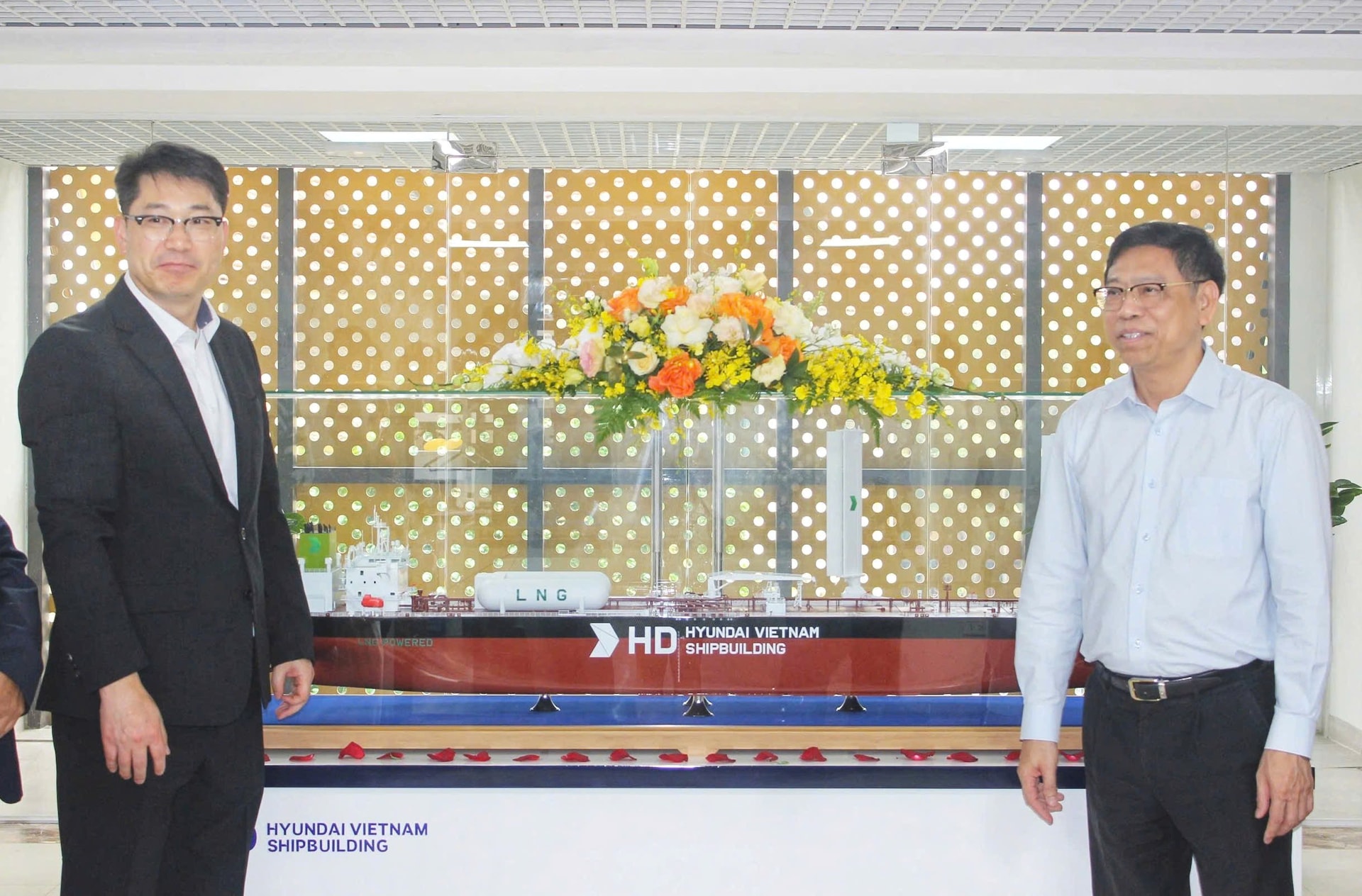 Ngành đóng tàu Việt Nam chuẩn bị nhận đầu tư thêm hơn 2.000 tỷ đồng từ liên doanh với HD Hyundai- Ảnh 1.