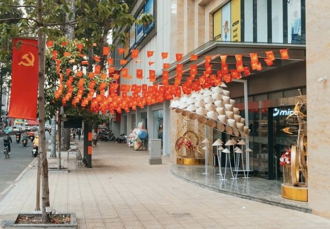 Khách sạn 'cháy phòng', tour du lịch nội địa bùng nổ dịp lễ tại TPHCM- Ảnh 2.