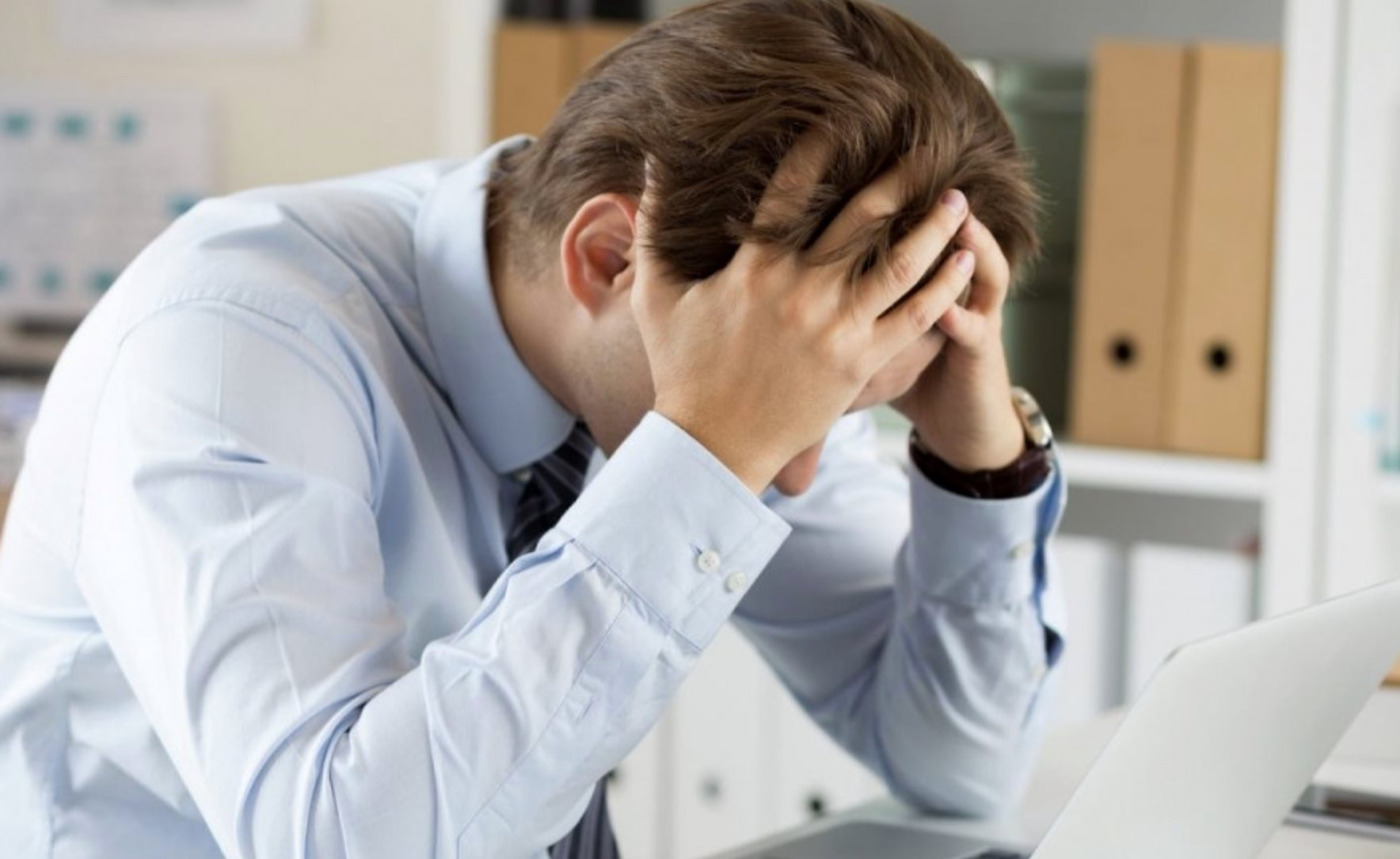 Banker làm việc 20 tiếng/ngày vẫn bị sa thải- Ảnh 1. Banker làm việc 20 tiếng/ngày vẫn bị sa thải- Ảnh 1.