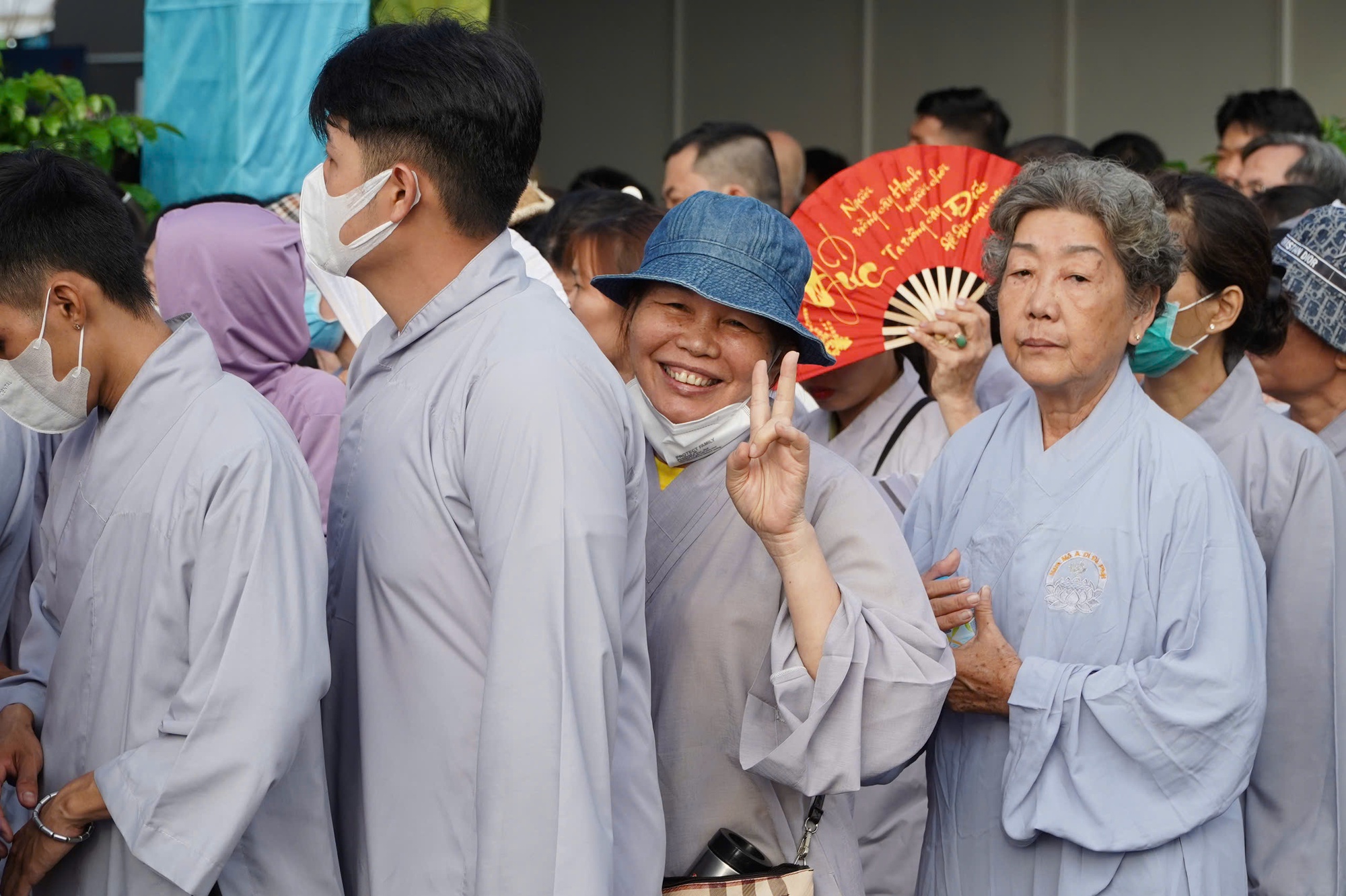 Ghi nhận sáng đầu tiên khai mở chiêm bái Xá lợi Đức Phật tại chùa Thanh Tâm- Ảnh 5. Ghi nhận sáng đầu tiên khai mở chiêm bái Xá lợi Đức Phật tại chùa Thanh Tâm- Ảnh 5.