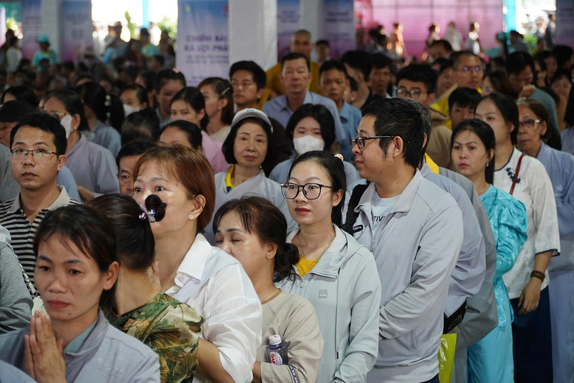 Ghi nhận sáng đầu tiên khai mở chiêm bái Xá lợi Đức Phật tại chùa Thanh Tâm- Ảnh 6. Ghi nhận sáng đầu tiên khai mở chiêm bái Xá lợi Đức Phật tại chùa Thanh Tâm- Ảnh 6.