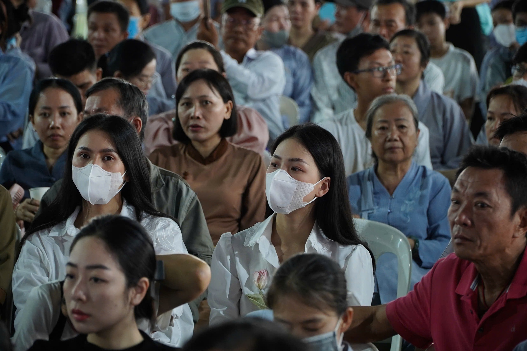 Ghi nhận sáng đầu tiên khai mở chiêm bái Xá lợi Đức Phật tại chùa Thanh Tâm- Ảnh 10. Ghi nhận sáng đầu tiên khai mở chiêm bái Xá lợi Đức Phật tại chùa Thanh Tâm- Ảnh 10.