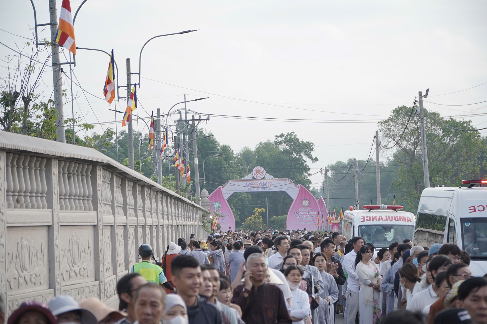 Ghi nhận sáng đầu tiên khai mở chiêm bái Xá lợi Đức Phật tại chùa Thanh Tâm- Ảnh 1. Ghi nhận sáng đầu tiên khai mở chiêm bái Xá lợi Đức Phật tại chùa Thanh Tâm- Ảnh 1.