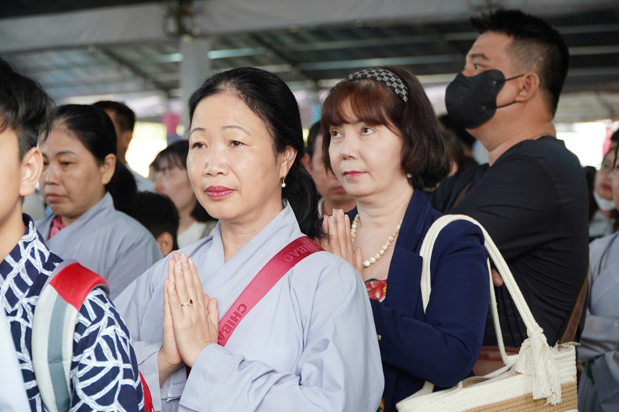 Ghi nhận sáng đầu tiên khai mở chiêm bái Xá lợi Đức Phật tại chùa Thanh Tâm- Ảnh 3. Ghi nhận sáng đầu tiên khai mở chiêm bái Xá lợi Đức Phật tại chùa Thanh Tâm- Ảnh 3.