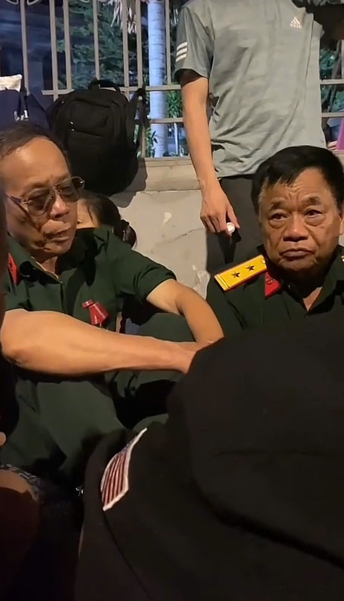 Gặp nhóm sinh viên giúp đỡ cựu chiến binh từng bị hành xử vô lễ ngày 30-4- Ảnh 3.