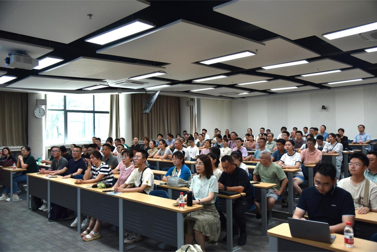 Có 2 kiểu cha mẹ sau mỗi buổi họp phụ huynh: Một bên khiến con sợ hãi, một bên giúp con trưởng thành- Ảnh 2.