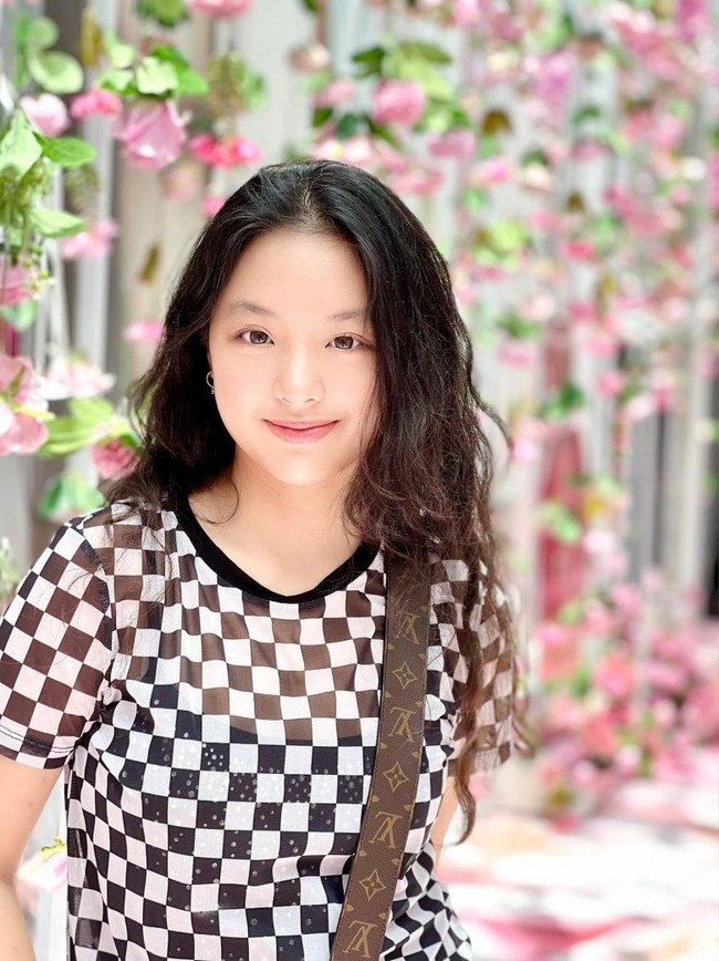 Con 1 sao Việt được ví như "tiểu Kim Ji Won": Nhan sắc cực phẩm, cách được dạy dỗ lại càng nể- Ảnh 1. Con 1 sao Việt được ví như "tiểu Kim Ji Won": Nhan sắc cực phẩm, cách được dạy dỗ lại càng nể- Ảnh 1.