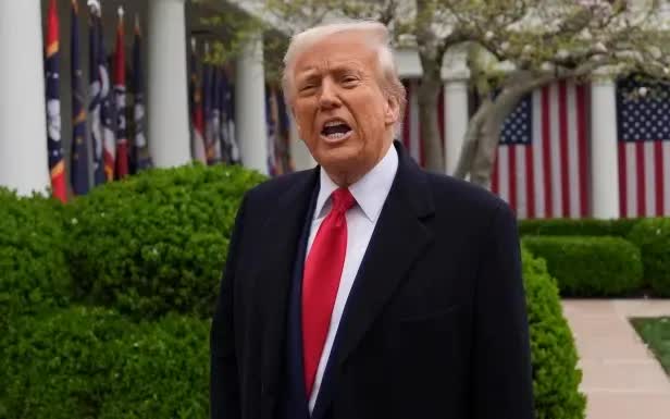 Ông Trump cân nhắc cho phép áp thuế lên tới 15% trong 150 ngày- Ảnh 1. Ông Trump cân nhắc cho phép áp thuế lên tới 15% trong 150 ngày- Ảnh 1.