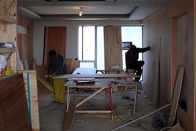 Phát hiện 216 tỷ đồng tiền mặt giấu trong bức tường tại nhà cũ của 1 bác sĩ- Ảnh 1.