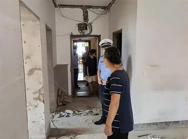 Phát hiện 216 tỷ đồng tiền mặt giấu trong bức tường tại nhà cũ của 1 bác sĩ- Ảnh 3.