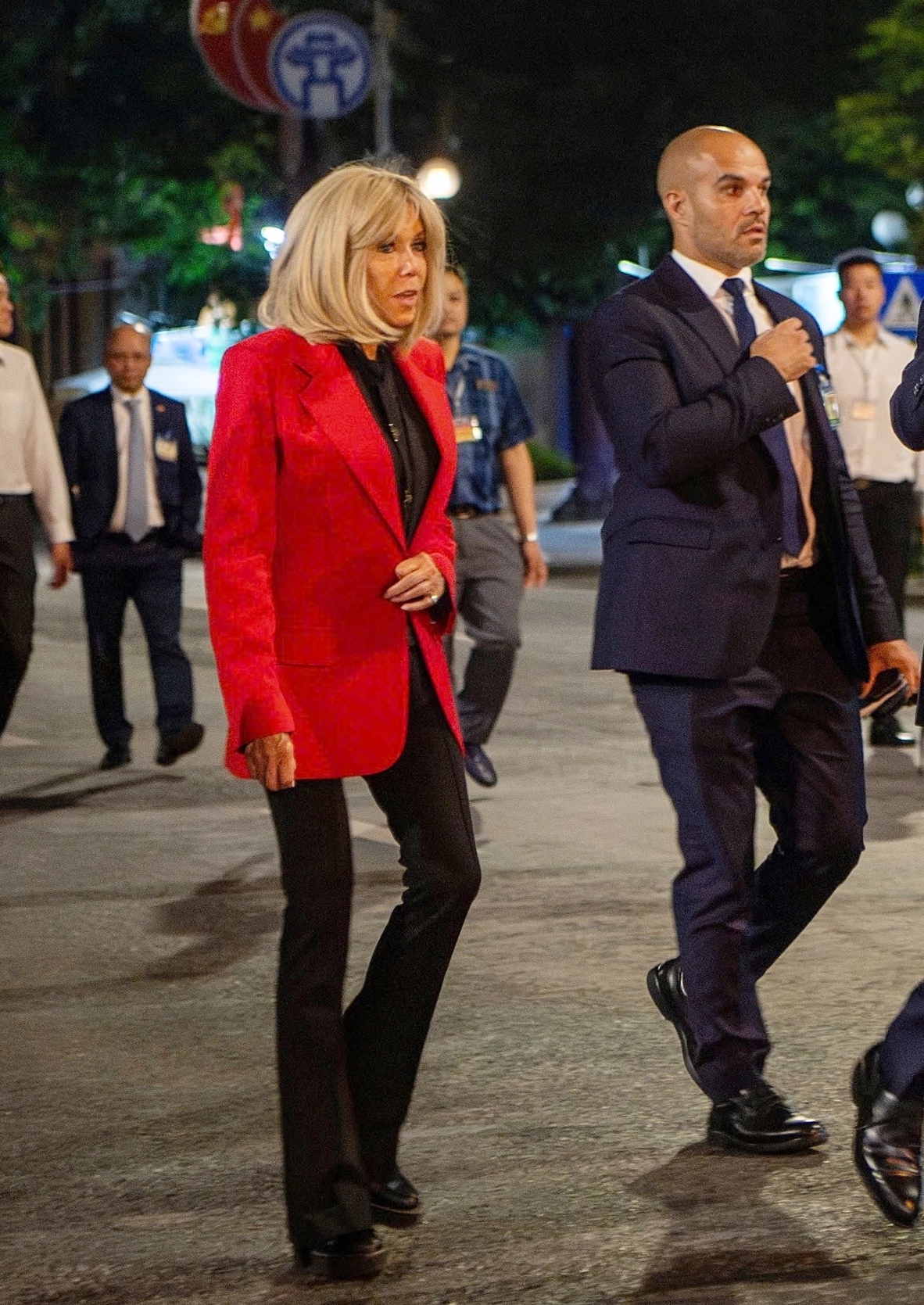 Đệ nhất phu nhân Tổng thống Pháp U75 vẫn trẻ trung: Nhìn thực đơn toàn món tăng collagen tự nhiên, Việt Nam sẵn có- Ảnh 2. Đệ nhất phu nhân Tổng thống Pháp U75 vẫn trẻ trung: Nhìn thực đơn toàn món tăng collagen tự nhiên, Việt Nam sẵn có- Ảnh 2.