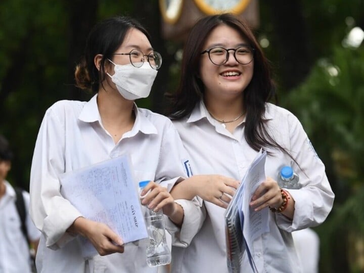 Giỏi tiếng Anh, nữ giới nên chọn ngành học gì để lương cao?- Ảnh 1.