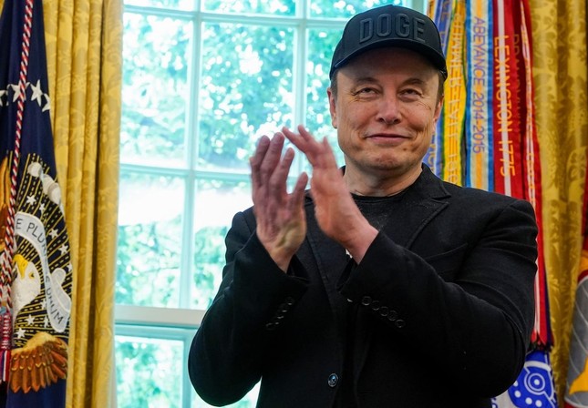 Tổng thống Mỹ Trump tặng tỷ phú Elon Musk chiếc chìa khóa vàng- Ảnh 2.