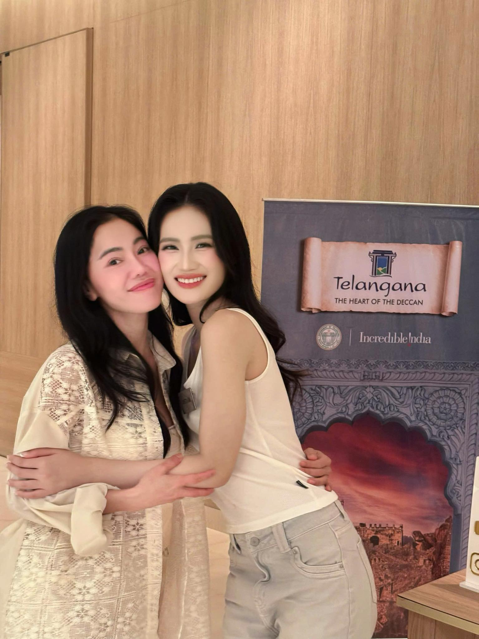 Trực tiếp Chung kết Miss World 2025: Hoa hậu Ý Nhi xúc động khi được gọi tên, chính thức vào top 40 nhờ thực lực!- Ảnh 13. Trực tiếp Chung kết Miss World 2025: Hoa hậu Ý Nhi xúc động khi được gọi tên, chính thức vào top 40 nhờ thực lực!- Ảnh 13.