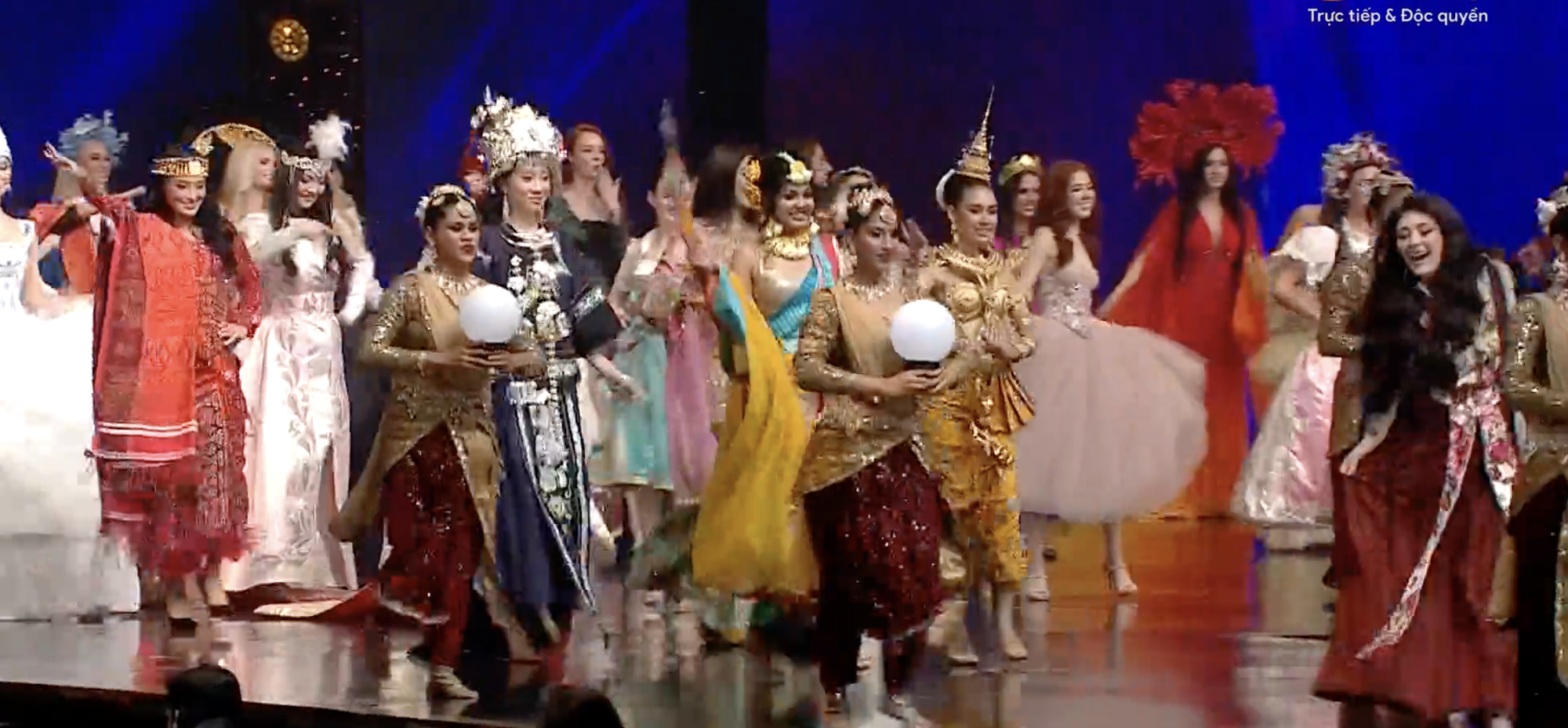 Trực tiếp Chung kết Miss World 2025: Hoa hậu Ý Nhi xúc động khi được gọi tên, chính thức vào top 40 nhờ thực lực!- Ảnh 10. Trực tiếp Chung kết Miss World 2025: Hoa hậu Ý Nhi xúc động khi được gọi tên, chính thức vào top 40 nhờ thực lực!- Ảnh 10.