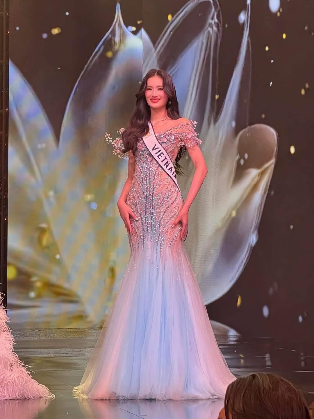 Trực tiếp Chung kết Miss World 2025: Hoa hậu Ý Nhi xúc động khi được gọi tên, chính thức vào top 40 nhờ thực lực!- Ảnh 7. Trực tiếp Chung kết Miss World 2025: Hoa hậu Ý Nhi xúc động khi được gọi tên, chính thức vào top 40 nhờ thực lực!- Ảnh 7.