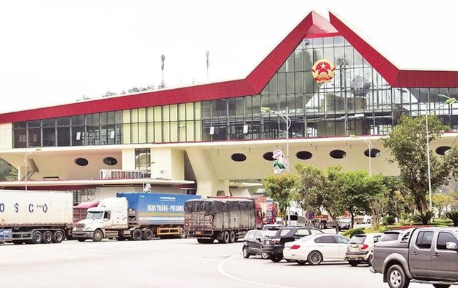 Tăng đột biến xe chở hàng thông quan biên giới Lạng Sơn- Ảnh 1.