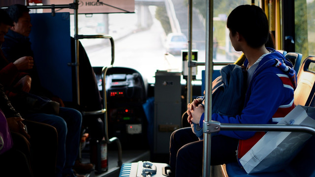 Đi 400km về quê nghỉ lễ, đến cổng tôi nghe bố nói 1 câu, lập tức bắt xe quay lại thành phố trong đêm: Đau quá!- Ảnh 1.