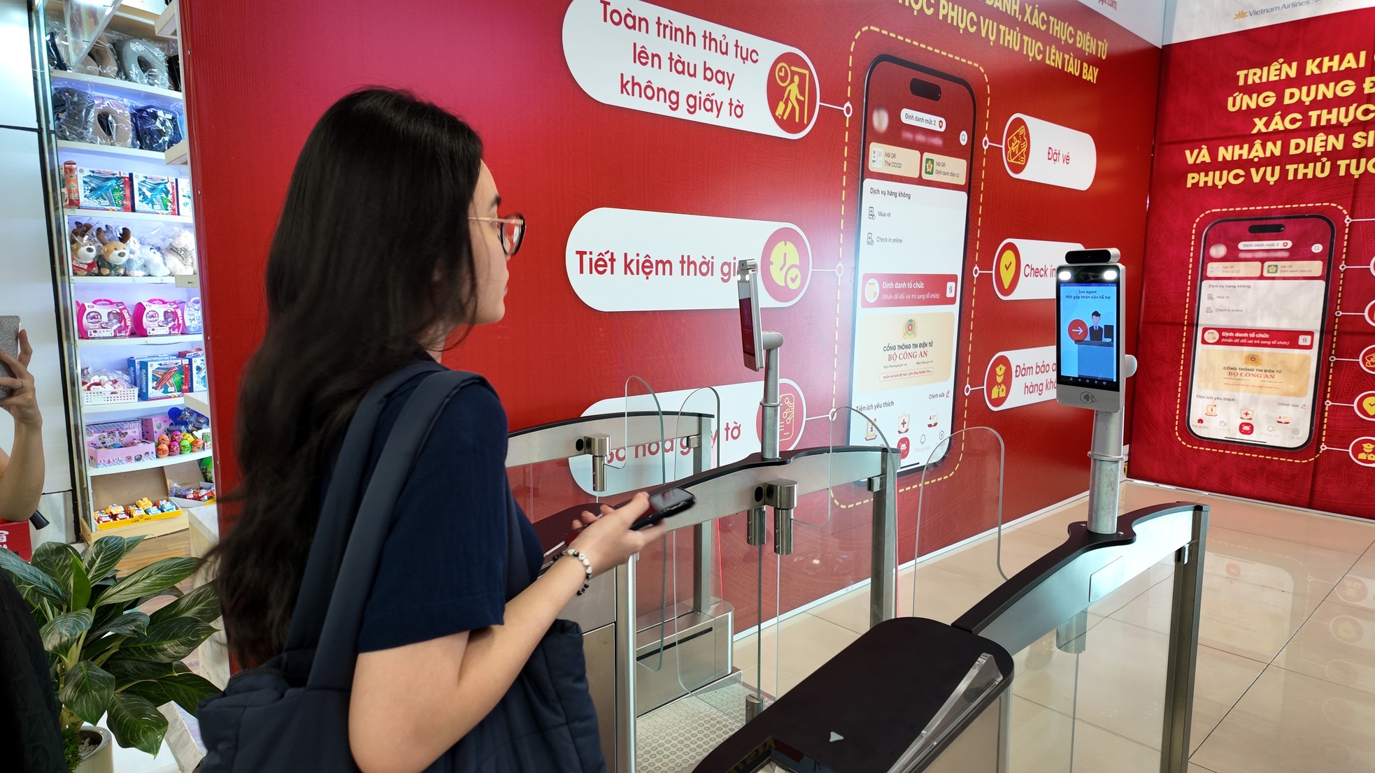 Gần 220.000 người đổ về sân bay Nội Bài, Tân Sơn Nhất hôm nay- Ảnh 6.