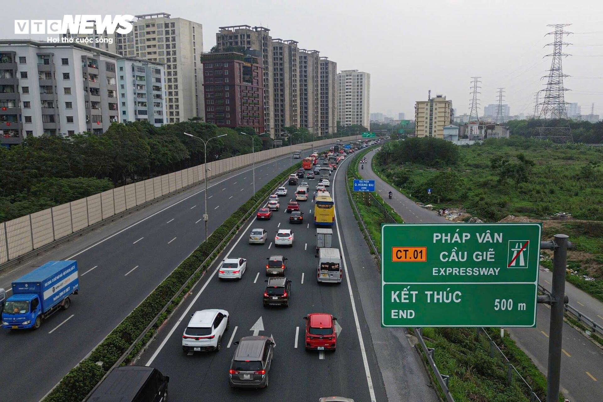 Cửa ngõ Thủ đô ùn ứ trong ngày cuối kỳ nghỉ lễ- Ảnh 3. Cửa ngõ Thủ đô ùn ứ trong ngày cuối kỳ nghỉ lễ- Ảnh 3.