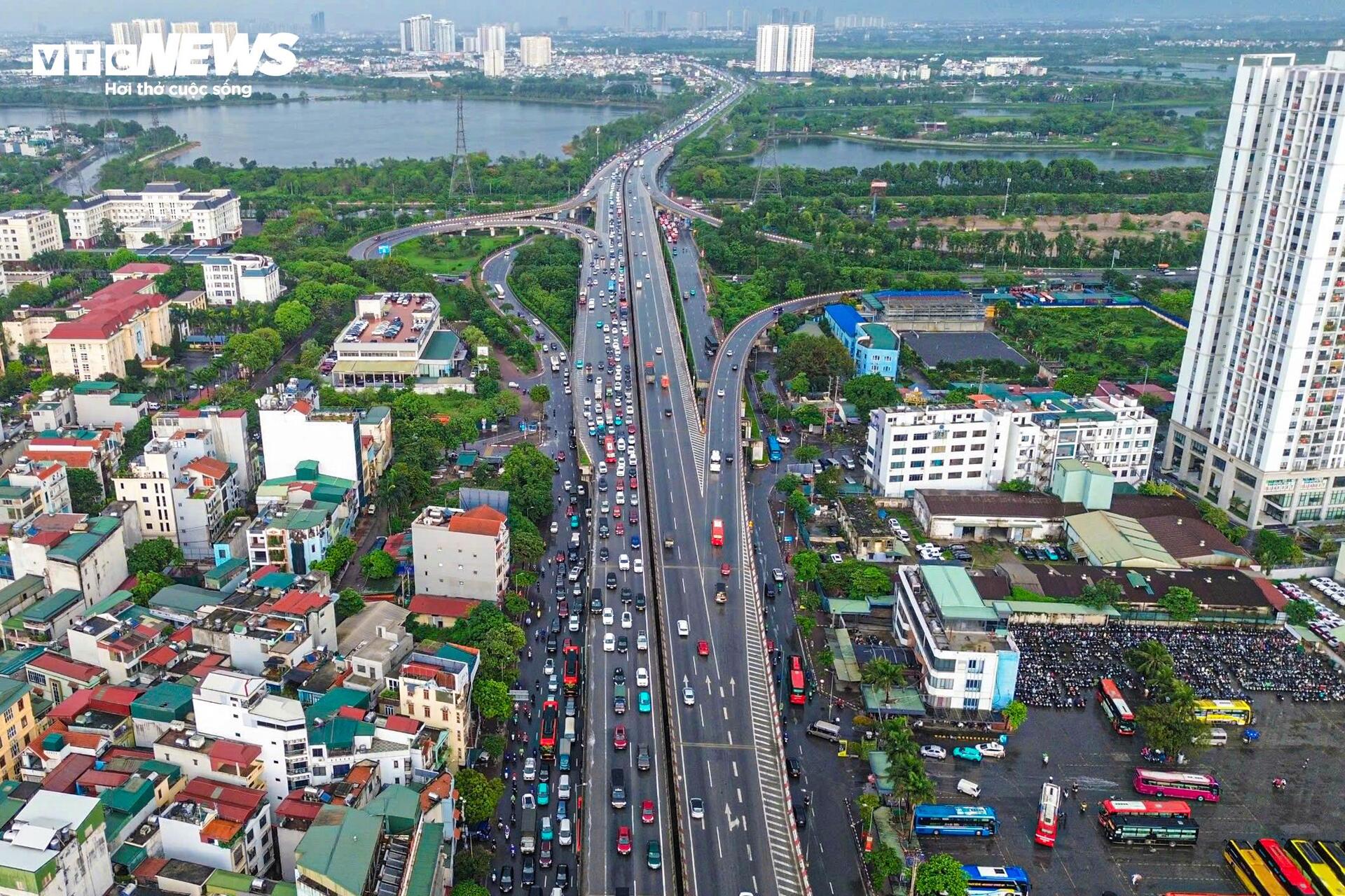 Cửa ngõ Thủ đô ùn ứ trong ngày cuối kỳ nghỉ lễ- Ảnh 7. Cửa ngõ Thủ đô ùn ứ trong ngày cuối kỳ nghỉ lễ- Ảnh 7.