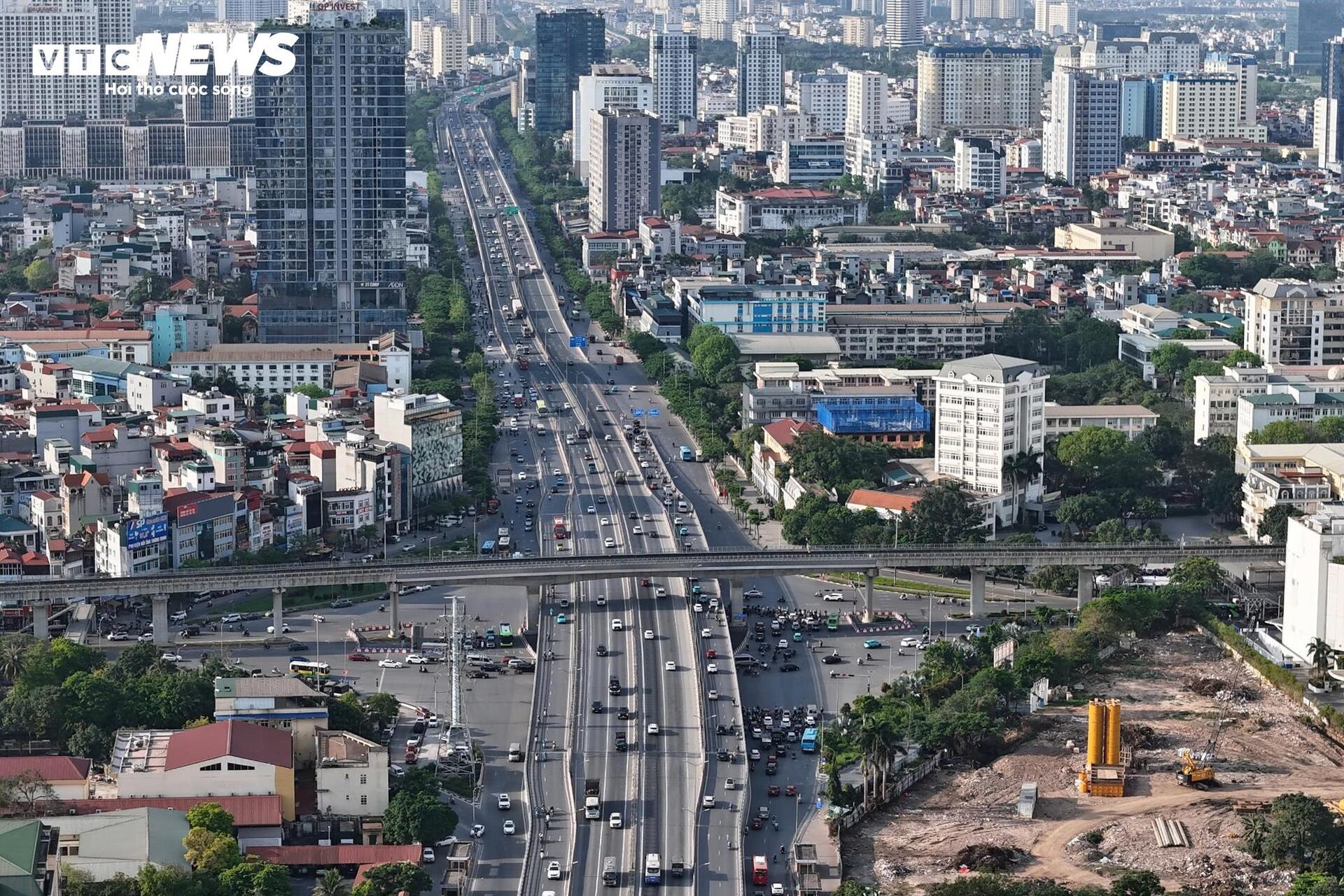 Cửa ngõ Thủ đô ùn ứ trong ngày cuối kỳ nghỉ lễ- Ảnh 20. Cửa ngõ Thủ đô ùn ứ trong ngày cuối kỳ nghỉ lễ- Ảnh 20.