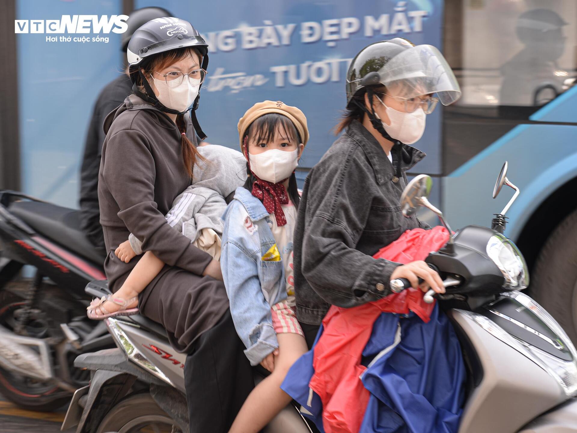 Cửa ngõ Thủ đô ùn ứ trong ngày cuối kỳ nghỉ lễ- Ảnh 13. Cửa ngõ Thủ đô ùn ứ trong ngày cuối kỳ nghỉ lễ- Ảnh 13.