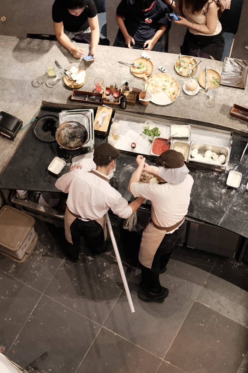 Cô gái tiết lộ về nghề "đi ăn miễn phí" ở nhiều nhà hàng hot tại Việt Nam, netizen rần rần ứng tuyển và điều mà người trong cuộc nói- Ảnh 3.