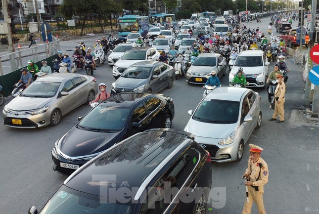 CSGT lên ‘kịch bản’ chống ùn tắc xe về nội thành Hà Nội- Ảnh 1.