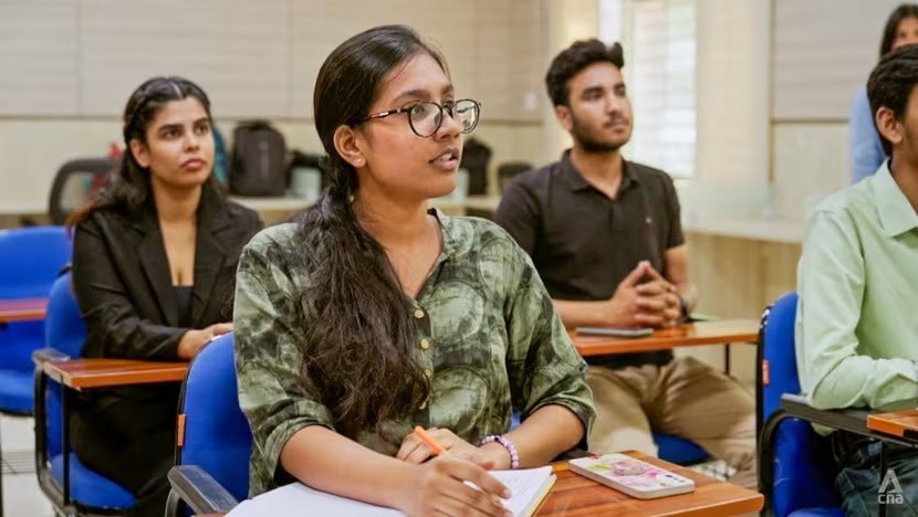 Lý do thanh niên châu Á chọn việc dưới khả năng- Ảnh 2.