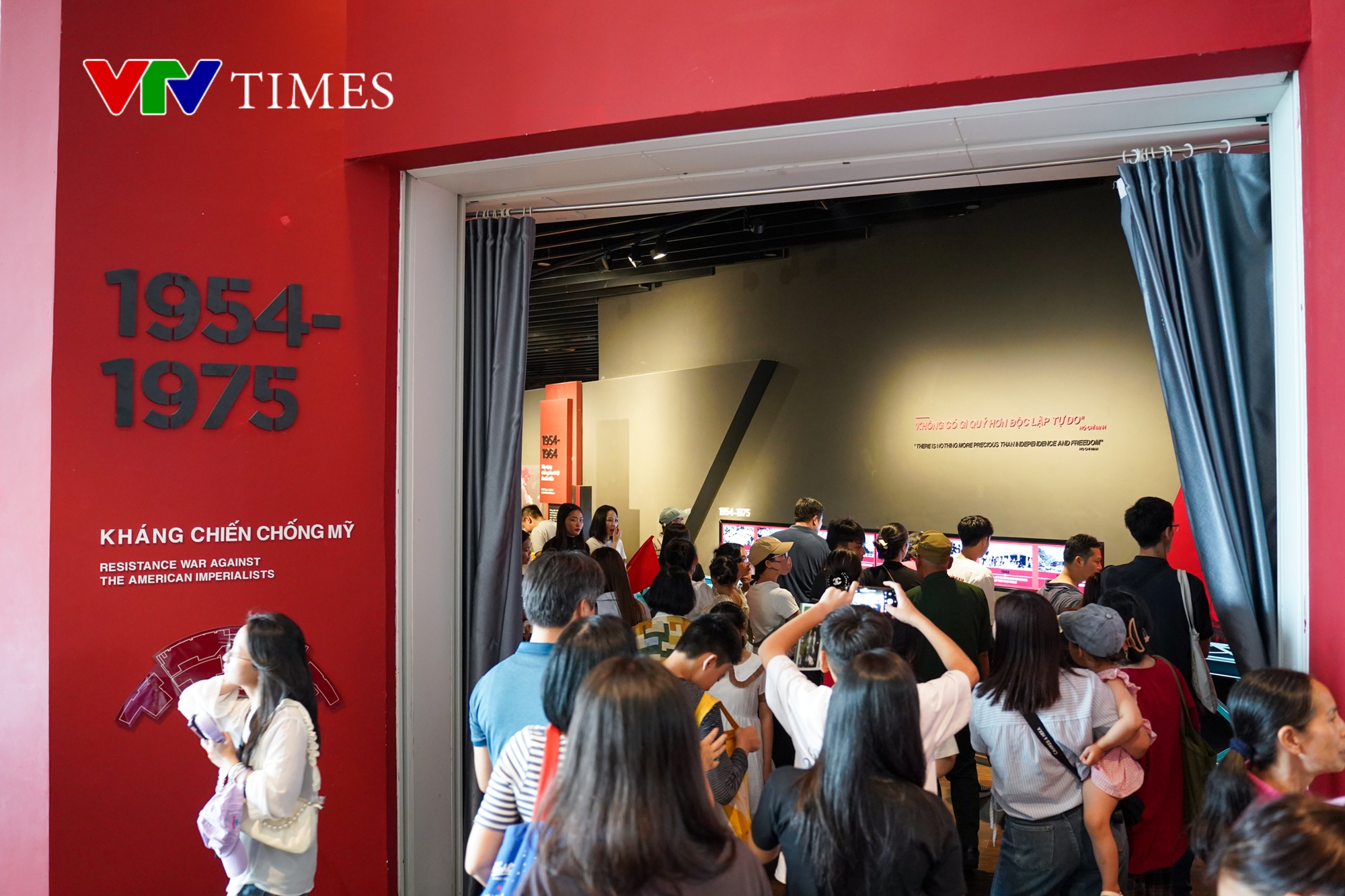 Bảo tàng Lịch sử Quân sự Việt Nam đón hàng vạn khách trong ngày nghỉ lễ 30/4 cuối cùng- Ảnh 10.