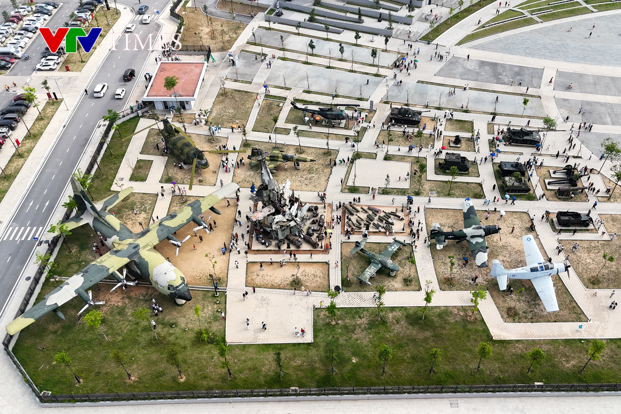 Bảo tàng Lịch sử Quân sự Việt Nam đón hàng vạn khách trong ngày nghỉ lễ 30/4 cuối cùng- Ảnh 4.