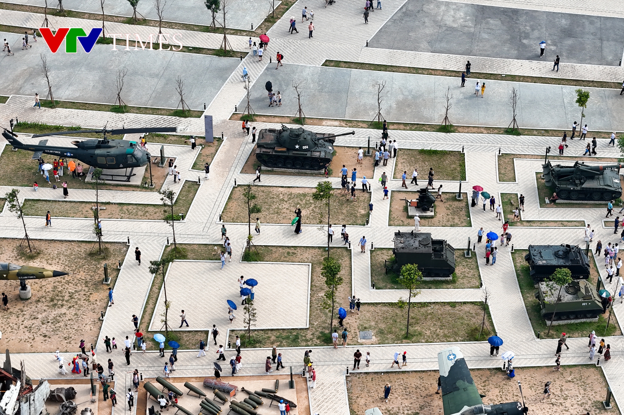 Bảo tàng Lịch sử Quân sự Việt Nam đón hàng vạn khách trong ngày nghỉ lễ 30/4 cuối cùng- Ảnh 3.