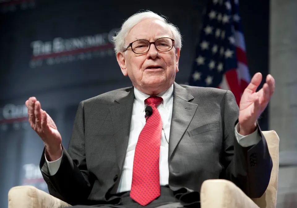 5 châm ngôn gói gọn tích luỹ cả đời của Warren Buffett: Giá trị hơn cả mã cổ phiếu; khai sáng trí tuệ đầu tư; tiết lộ bí quyết trường thọ khi đã 94 tuổi- Ảnh 1. 5 châm ngôn gói gọn tích luỹ cả đời của Warren Buffett: Giá trị hơn cả mã cổ phiếu; khai sáng trí tuệ đầu tư; tiết lộ bí quyết trường thọ khi đã 94 tuổi- Ảnh 1.
